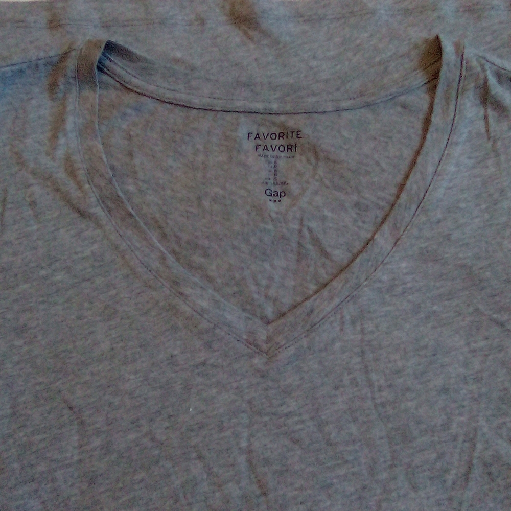 Gray Gap shirt - Picture 2 of 7